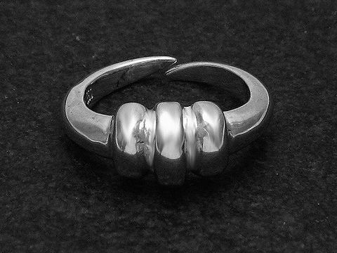 Silberring mit drei Ringen, Größe etwas verstellbar, Hersteller Juwelier Harnisch, ohne Stein, elegantes und zeitloses Design, ideal für jeden Anlass.