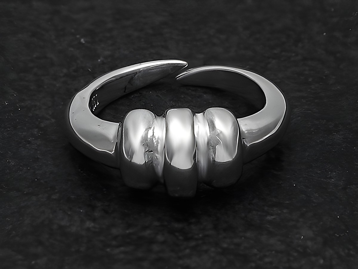 Silberring mit drei Ringen, Größe etwas verstellbar, Hersteller Juwelier Harnisch, ohne Stein, elegantes und zeitloses Design, ideal für jeden Anlass.