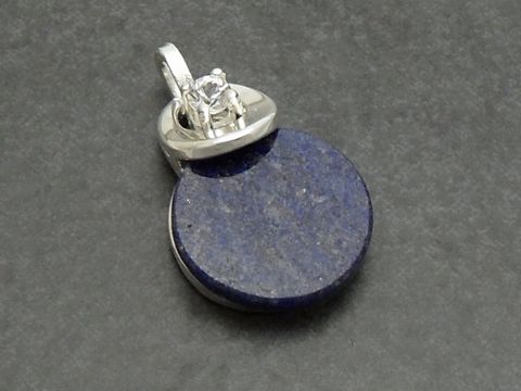Silber Anhänger -City- 17x12mm mit rundem Sodalith in Blau, hergestellt von Juwelier Harnisch, ergänzt durch weitere Steine, elegantes Design für jeden Anlass.