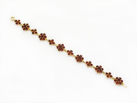 Granat Armband 18,5 cm aus vergoldetem Silber mit blütenförmigem Design, verziert mit roten Granatsteinen, hergestellt von Juwelier Harnisch, elegantes Schmuckstück.
