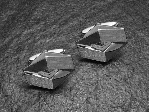 30005-0 Manschettenknöpfe SILBER Modell EURO-24 neu von Juwelier Harnisch aus Echt Silber, markante Form mit brushed und polierten Oberflächen, elegant und modern, ideale Ergänzung für stilvolle Anlässe.