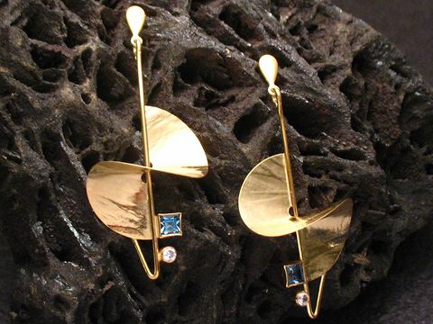 Extravagante goldene Ohrhänger mit synthetischem Aquamarin und edlem Design, Hersteller Juwelier Harnisch, perfekt für besondere Anlässe.