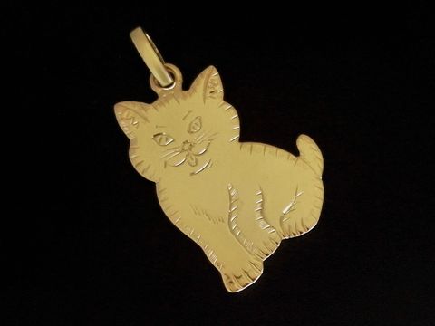 Gold Anhänger in Form einer niedlichen Katze, handgefertigt aus 585 Gold. Hersteller: Juwelier Harnisch. Ein bezauberndes Schmuckstück für Tierliebhaber.