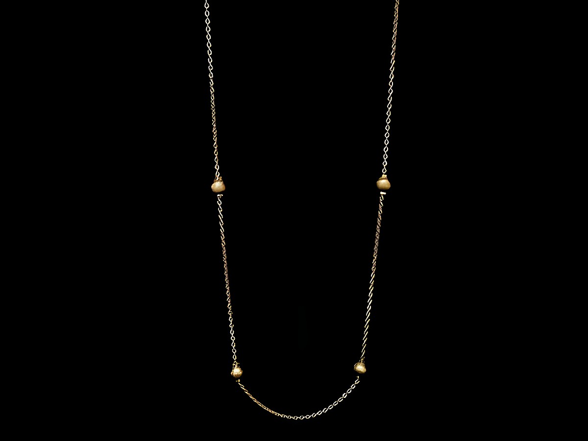 Lange Kette XXL vergoldet mit Rundankern und Kugelelementen, 81 cm lang, hergestellt von Juwelier Harnisch, ideal für eleganten Schmuckstil.