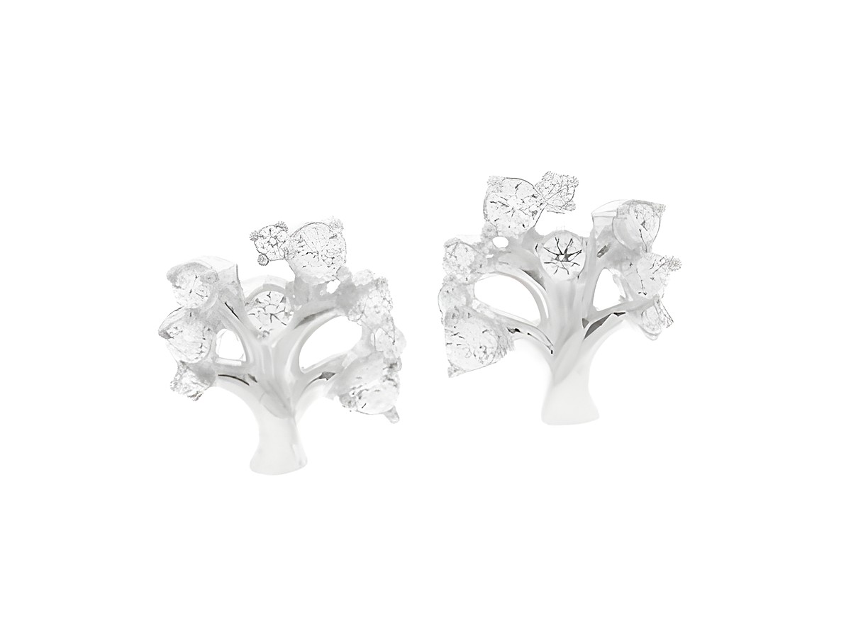 Ohrringe Stecker in Baumform aus Silber rhodiniert, filigran gestaltet und mit Zirkonia besetzt, hochwertiger Schmuck des Herstellers Juwelier Harnisch.