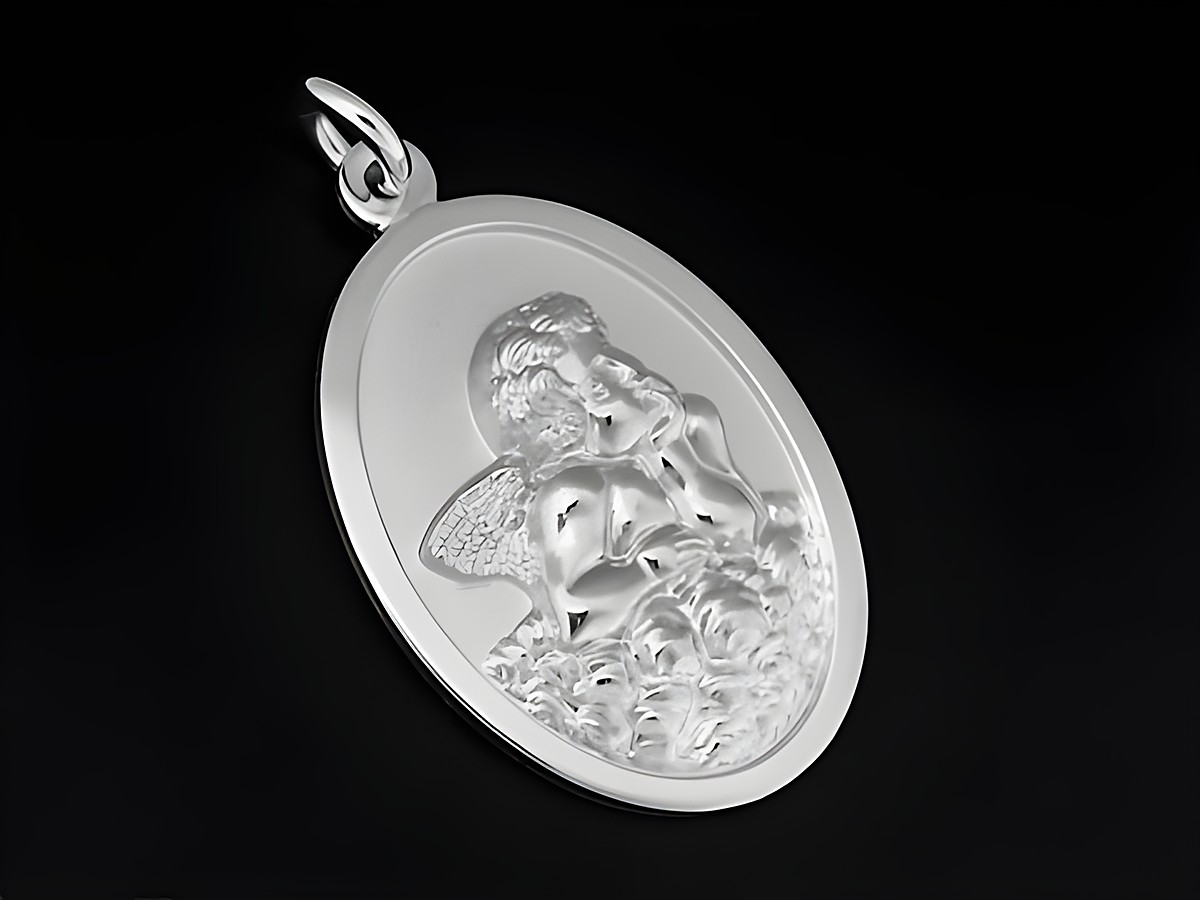 Ovaler Silber Anhänger aus 925 Sterling Silber rhodiniert mit einem reliefierten Engel Amor Motiv, gefertigt von Juwelier Harnisch, ideal als Schmuckstück oder Geschenk.