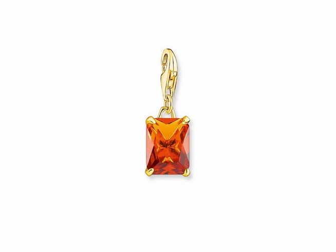 Thomas Sabo Charms-Anhänger im Oktagon-Schliff aus Sterling Silber, vergoldet in Gelbgold mit einem gelben Glas-Keramik Stein, funkelt an einem geschlossenen Clip.