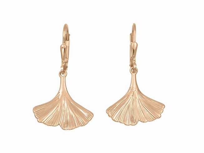 Ohrhänger in Form von Ginkgo Blättern aus vergoldetem Roségold, hergestellt von Juwelier Harnisch, ohne Stein, elegantes Design für einen stilvollen Look.