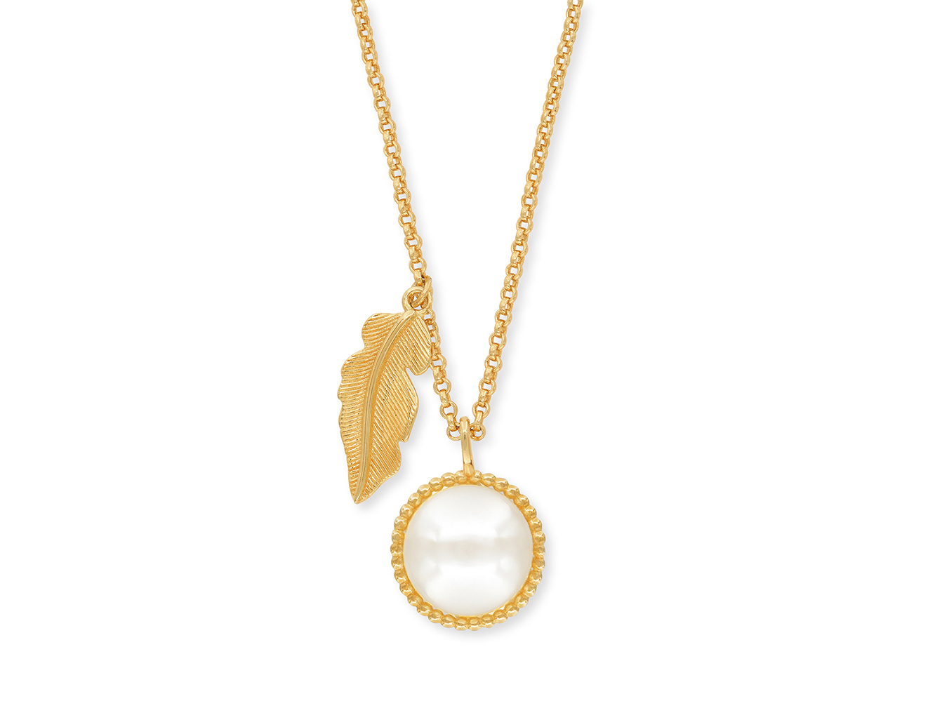 Zarte Kette aus glänzendem Silber mit plattiertem Gelbgold, verziert mit einem Anhänger in Form einer Feder und einer weiß schimmernden Muschelkernperle.