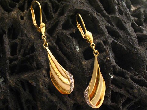 Stilvolle Ohrhänger aus echt Gold in bicolor von Juwelier Harnisch, ohne Stein, mit eleganter Form und glänzender Oberfläche, ideal für besondere Anlässe oder den Alltag.