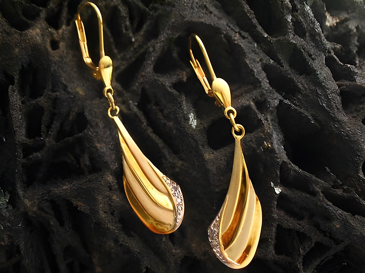 Stilvolle Ohrhänger aus echt Gold in bicolor von Juwelier Harnisch, ohne Stein, mit eleganter Form und glänzender Oberfläche, ideal für besondere Anlässe oder den Alltag.
