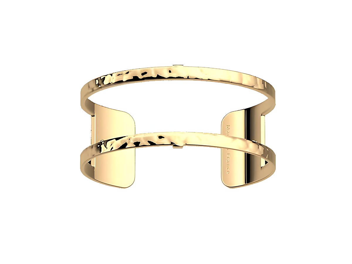 Der Armreif von Les Georgettes in Gold mit gehämmertem Finish hat eine Breite von 25 mm und ein elegantes Design, ideal für jeden Anlass.