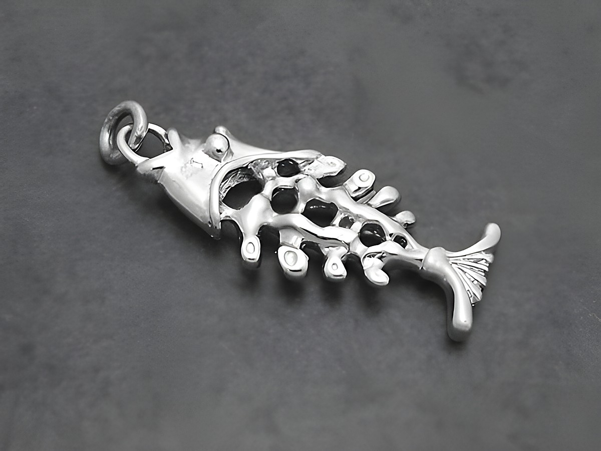 Silber Anhänger rhodiniert in Form eines Fisches mit spezieller Fischgräte-Optik, neu und hergestellt von Juwelier Harnisch, ideal für Tierliebhaber.