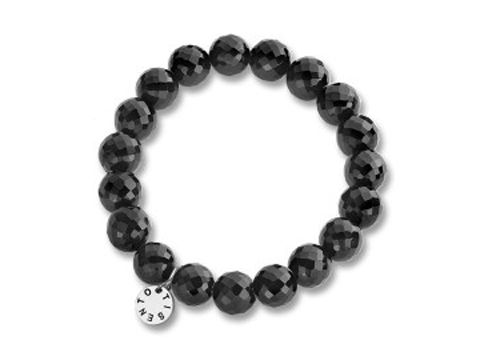 Ein elegantes Ti Sento Charms Armband mit 19 cm Länge und 10 mm großen schwarzen facettierten Perlen sowie einem schlichten Anhänger. Ideal für stilvolle Akzente.