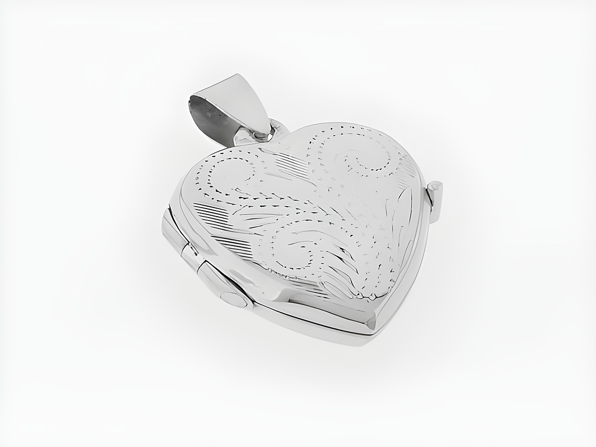 Silber Medaillon in Herzform aus Sterling Silber mit floralem, verschlungenem Design, hergestellt von Juwelier Harnisch, ideal als edles Schmuckstück oder Geschenk.