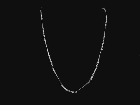 Lange Kette XXL versilbert mit Ankerdesign und Designelementen, 80 cm, hergestellt von Juwelier Harnisch, ideal für modische Akzente und vielseitig kombinierbar.