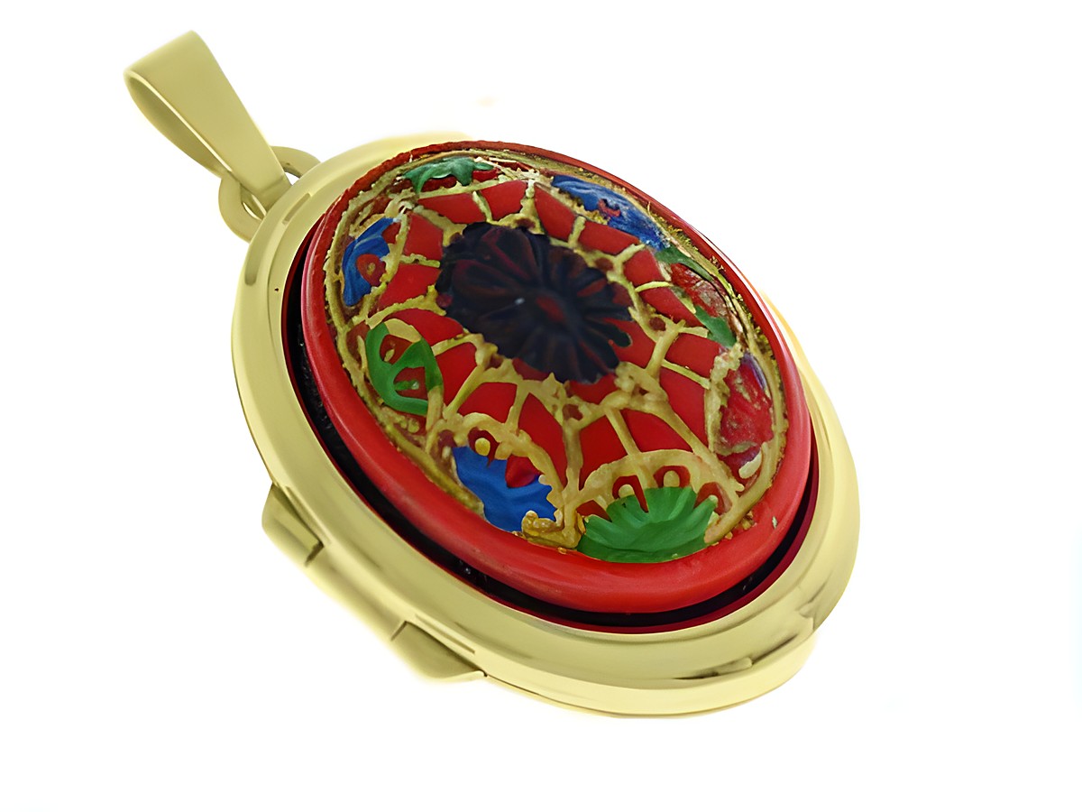 Medaillon mit Cabochon in Gold 585 von Juwelier Harnisch, kunstvoll verziert mit bunten Mustern auf rotem Hintergrund, elegant und zeitlos gestaltet.