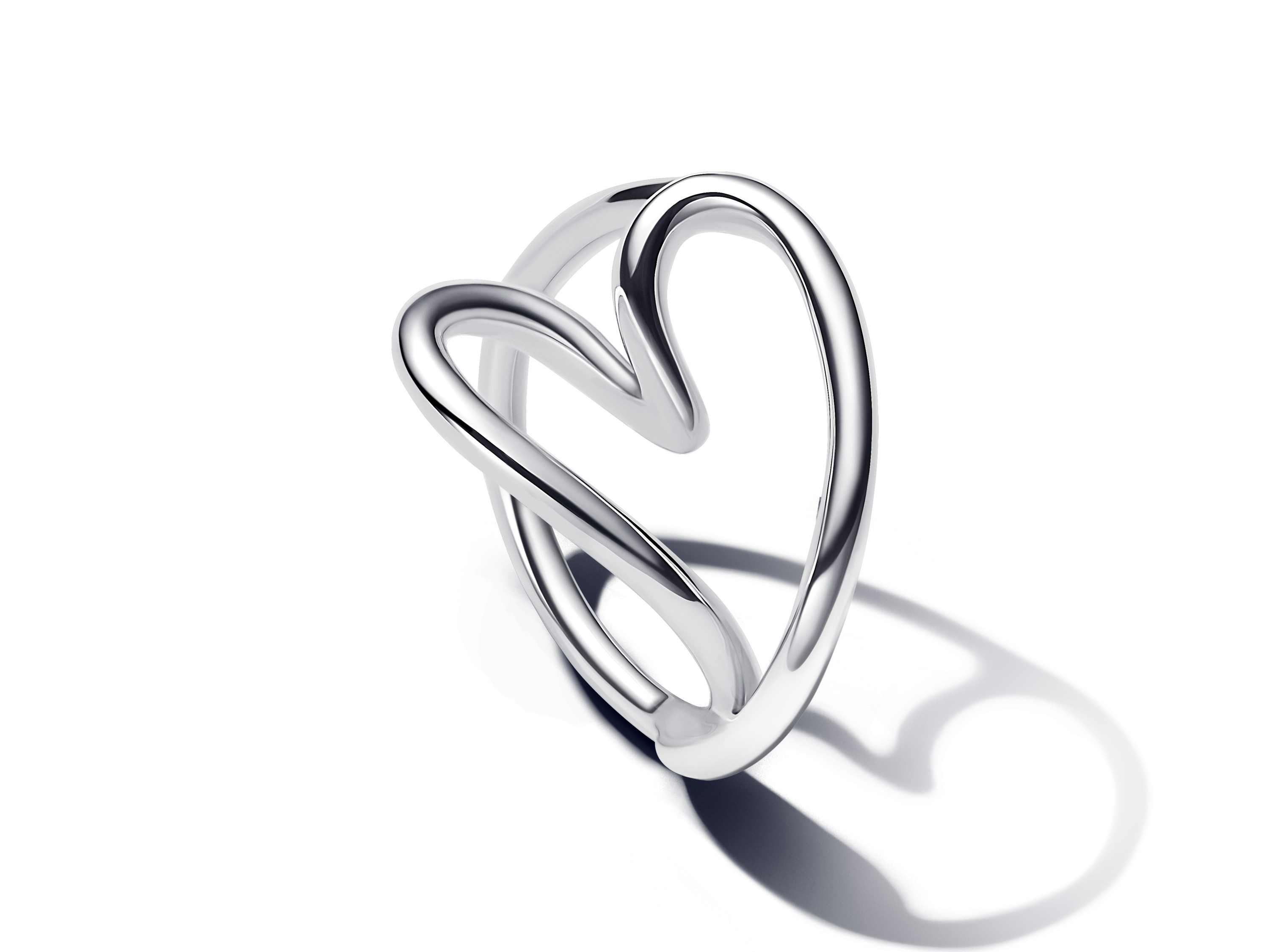 Pandora 193288C00-60 Ring - LOVE Herzring organisch geformt - Sterling Silber Gr. 60 Der Pandora LOVE Herzring ist organisch geformt aus Sterling Silber in Größe 60, zeigt eine elegante, geschwungene Herzform, die sanft reflektierendes Licht abgibt.