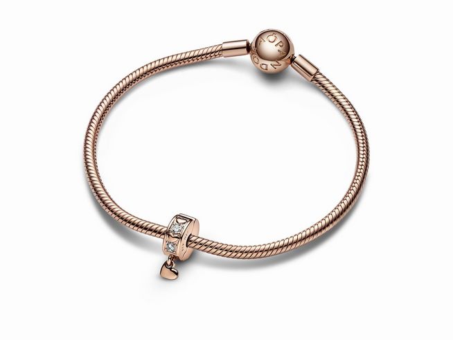 Pandora Unendlichkeits-Herzen Funkelnder Clip-Stopper in 585 Roségoldvergoldung mit Zirkonia und Silikongriff, ideal für Hochzeitsgeschenke oder besondere Anlässe.