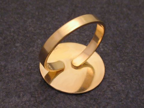 Goldring flexibel Gold 333 Größe 56 verstellbar, Hersteller Juwelier Harnisch, bis Größe 56/18. Der Ring hat eine schlichte, elegante Form und glänzende Oberfläche.