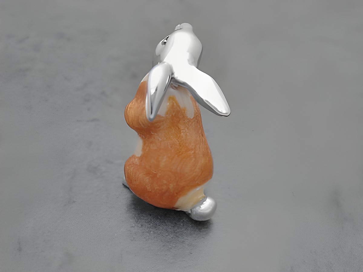 Hase in Silber, stehend, mit Emaille in hellbraun und braun, 30 mm, hergestellt von Juwelier Harnisch, Echtsilber Figur. – Ansicht 2