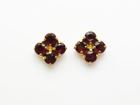 Granat Schmuck Ohrringe 7,7 mm Ohrstecker aus Gold mit vier rot glühenden Granaten in Blumenform, Hersteller Juwelier Harnisch, elegantes und zeitloses Design.