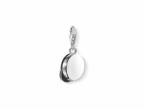 41608171-0 Charm in Form einer Studentenkappe aus Sterling Silber mit Emaille in Schwarz und Weiß, hergestellt von Thomas Sabo, Artikelnummer 1284-007-7, passend für Charmsysteme.