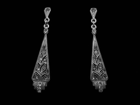 Silber Ohrringe mit einem nostalgischen, königlichen Design, geschwärzt und verziert mit Zirkonia, Hersteller: Juwelier Harnisch, elegante Ohrhänger mit Stein.