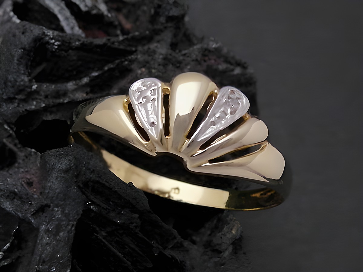 Gold Ring zauberhaft Gold 333 bicolor mit Diamant von Juwelier Harnisch Größe 50, elegant designt, ideal für besondere Anlässe, schimmerndes Finish und zeitloser Stil.