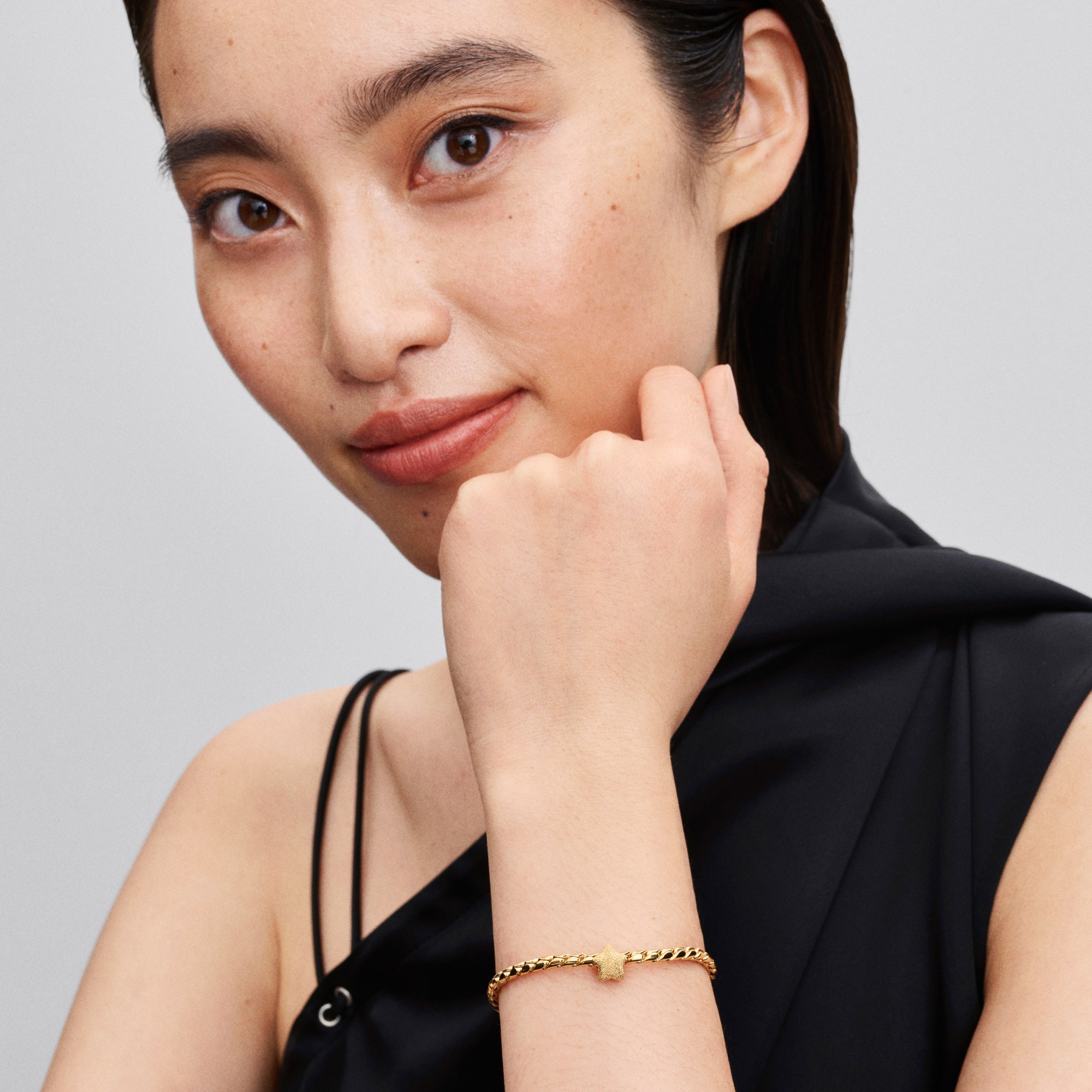 Pandora Strukturierter Stern Mini-Charm - Gelbgold Vergoldung – Ansicht 5