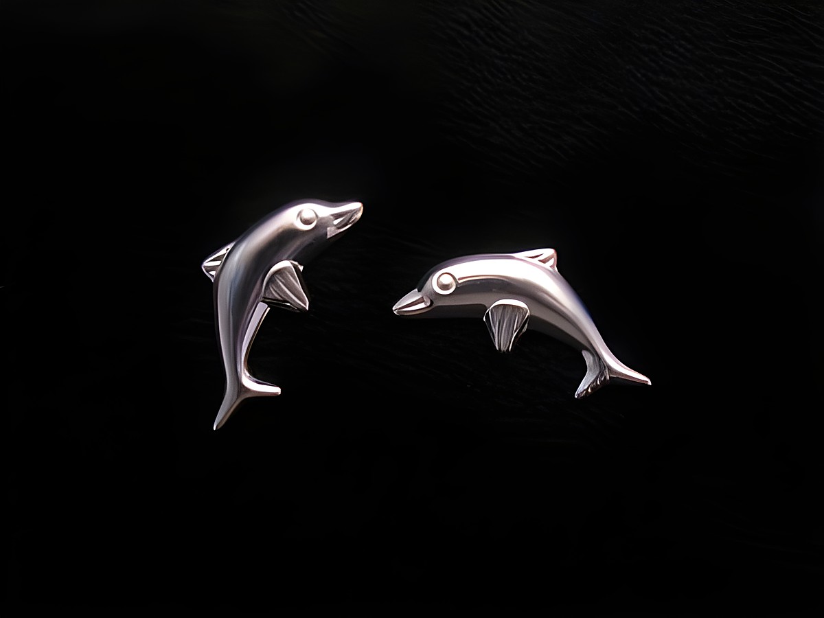 Ohrringe Delfin in Sterling Silber, süß gestaltet, geeignet für Kinder, hergestellt von Juwelier Harnisch, mit liebevollem Delfinmotiv.