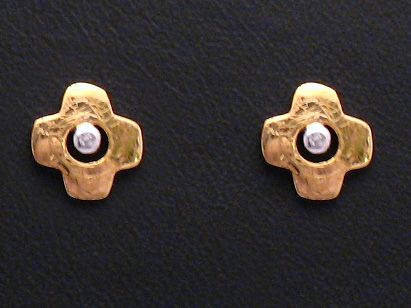 Gold Ohrringe aus 585er Gold mit einem Diamanten von 0,01 ct, hergestellt von Juwelier Harnisch, Funktionales und elegantes Design mit brillantem Glanz.