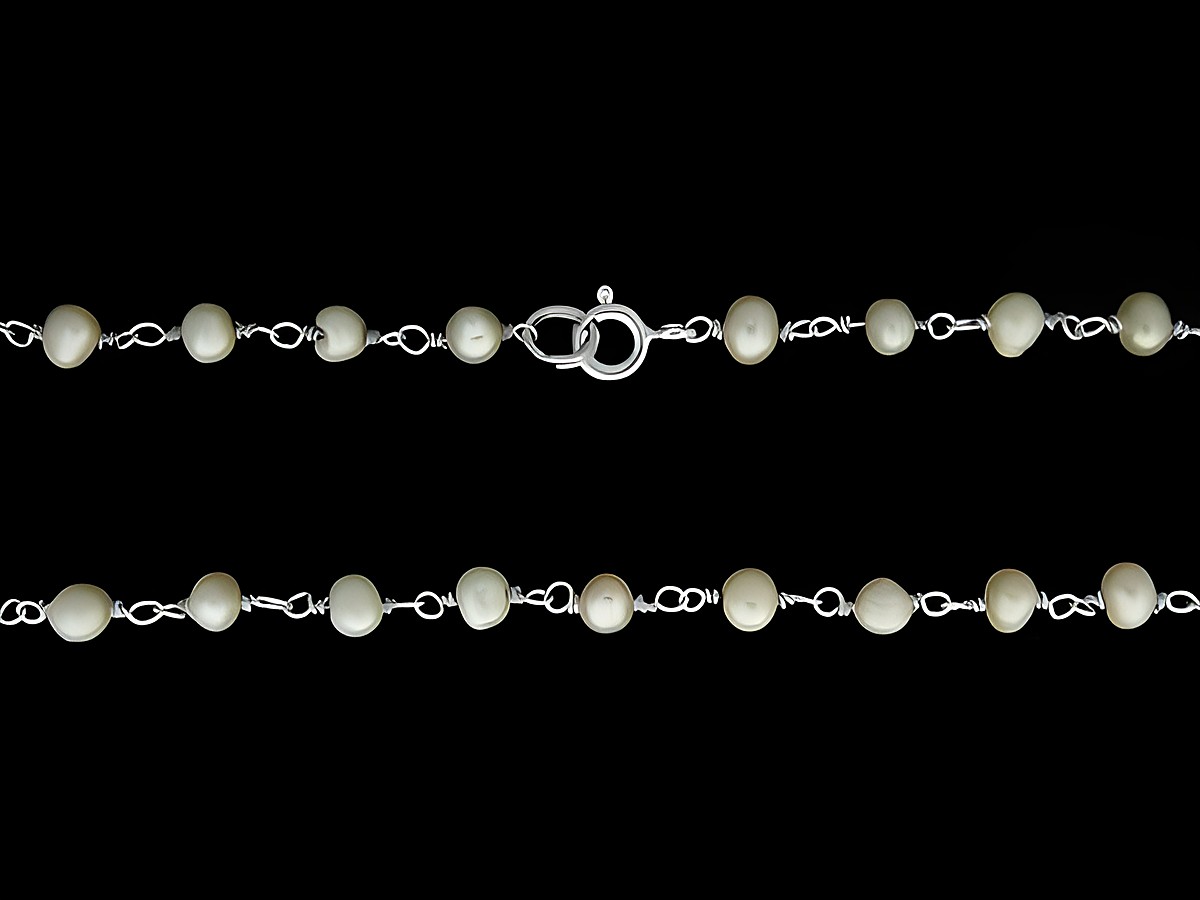 Perlenkette mit 4,1 mm Zuchtperlen und Silberkette, 96 cm lang, ausgestattet mit einem praktischen Federringverschluss, hergestellt von Juwelier Harnisch.