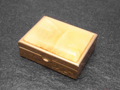 Multifunktionale Dose aus hellem Achat Stein, Hersteller Juwelier Harnisch, mit glänzender Oberfläche und eleganter Form, ideal zur Aufbewahrung von Kleinigkeiten.