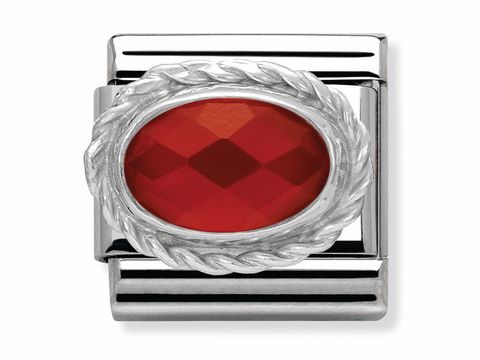 403050928-0 Classic ACHAT ROT Kordelrand von Nomination, elegant eingefasst in einen silbernen Rahmen, mit facettiertem roten Stein und stilvollem Design. Ideal für individuelle Schmuckkreationen.