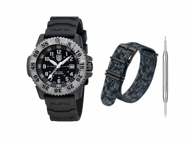 Luminox Land XL.3351.SET mit Wechselband 46 mm Armbanduhr in Schwarz und Grau, robustes Design mit schwarzem Ziffernblatt und ergänzendem camouflaged Wechselarmband.