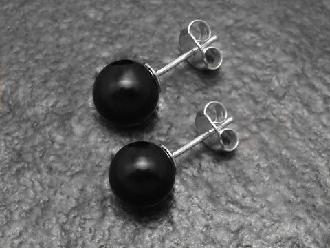 Silber Ohrstecker aus Echt Silber mit 8mm Onyx-Steinen, elegant und zeitlos, perfekt für jeden Anlass, Hersteller Juwelier Harnisch.