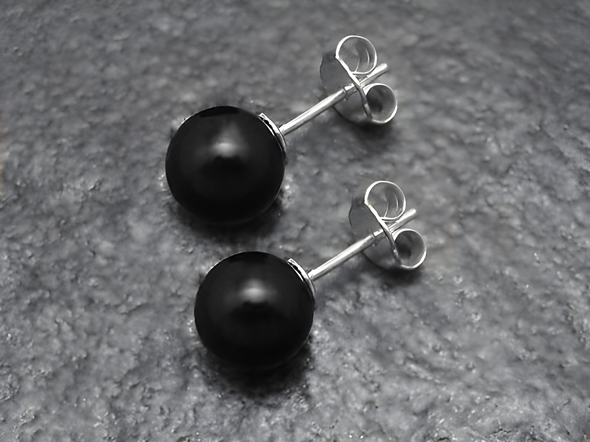 Silber Ohrstecker aus Echt Silber mit 8mm Onyx-Steinen, elegant und zeitlos, perfekt für jeden Anlass, Hersteller Juwelier Harnisch.