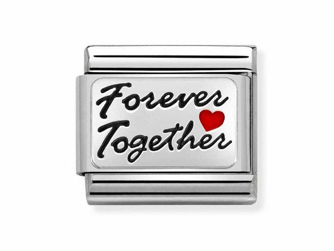 Edelstahl und Emaille Plaettchen mit der Gravur Forever Together und einem roten Herz, geeignet für Schmuck von Nomination. Ideal als Geschenk für besondere Anlässe.