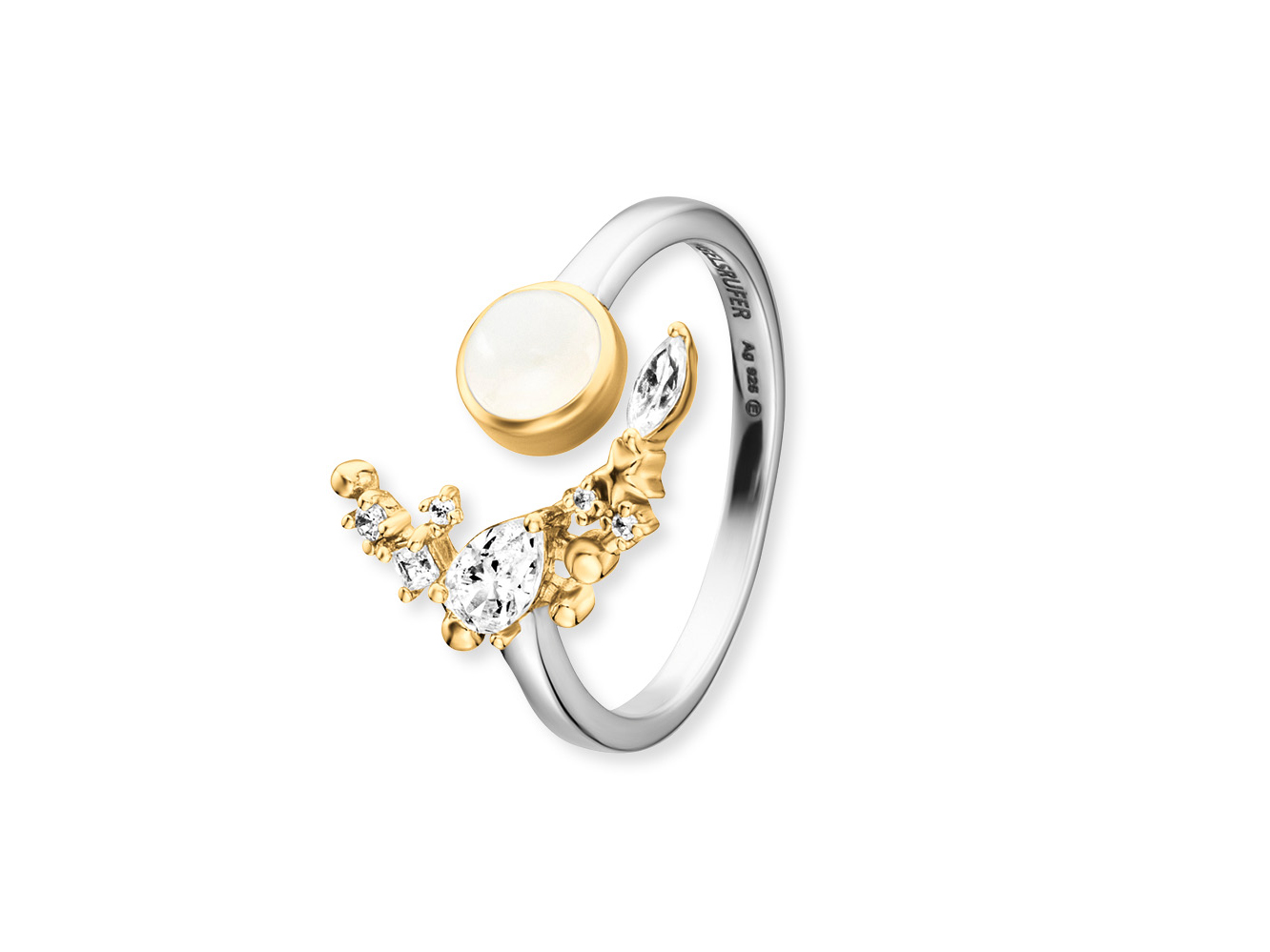 Der Ring zeigt ein elegantes Design mit einem großen, runden Mondstein und funkelnden Zirkonia in einer ansprechenden Anordnung. Das Schmuckstück ist aus vergoldetem Silber gefertigt und strahlt besonderen Glanz aus.
