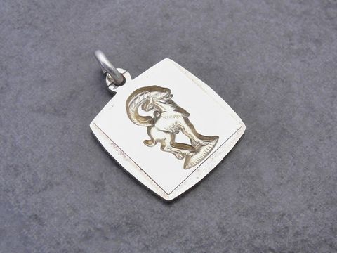 Silber vergoldet Anhänger mit dem Sternzeichen Steinbock, eckig bicolor, Hersteller Juwelier Harnisch, elegant gestaltet mit detaillierter Darstellung des Steinbocks.