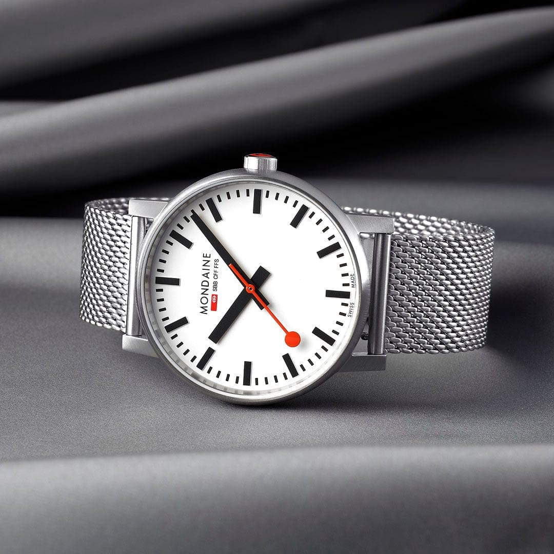 Mondaine Uhr evo2 - 43 mm - Ziffernblatt Weiss – Ansicht 5