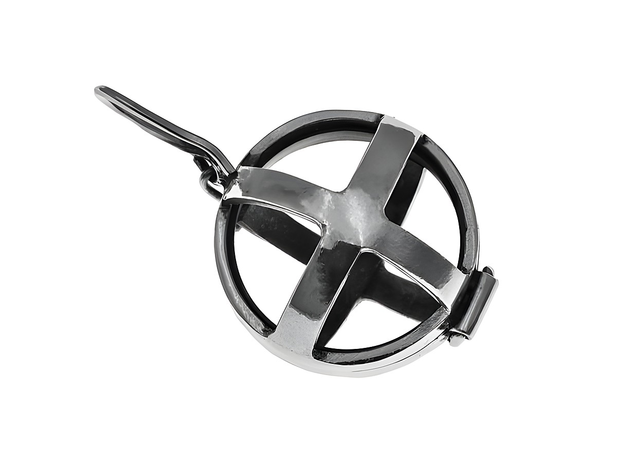 Offene Sterling Silber Kugel Medaillon als Glücksbringer, gefertigt vom Juwelier Harnisch, zeigt ein filigranes Design mit Kreuz und geschlossener Halterung. Ideal als edles Schmuckstück.