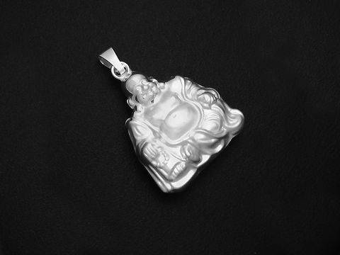 Anhänger Buddha aus Sterling Silber, glücklich lächelnd im traditionellen Sitz, symbolisiert Glück und Wohlstand, Hersteller Juwelier Harnisch, ideal als religiöser Glücksbringer.