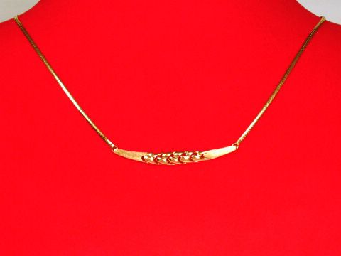 Gold Kette Gold 750 mit filigranem Mittelteil in 43 cm Länge, hergestellt von Juwelier Harnisch, elegantes Collier mit ansprechendem Design.