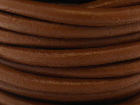 Lederband in Hellbraun, 19 cm lang und 3 mm dick, ausgestattet mit einem Silber Karabiner, optimal für Schmuckdesign und handgefertigte Kreationen. Hersteller: Juwelier Harnisch.