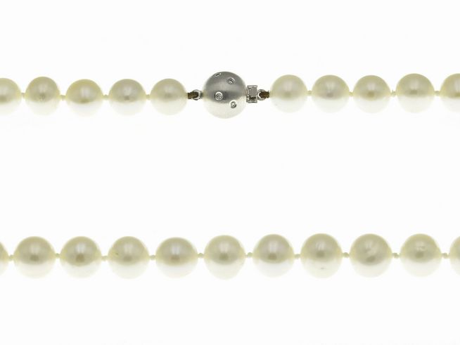 Perlenkette 46 cm in weiß aus Süßwasser Zuchtperlen, elegant und zeitlos, mit hochwertigem Verschluss, Hersteller Juwelier Harnisch, ideal für formelle Anlässe und besondere Anlässe.