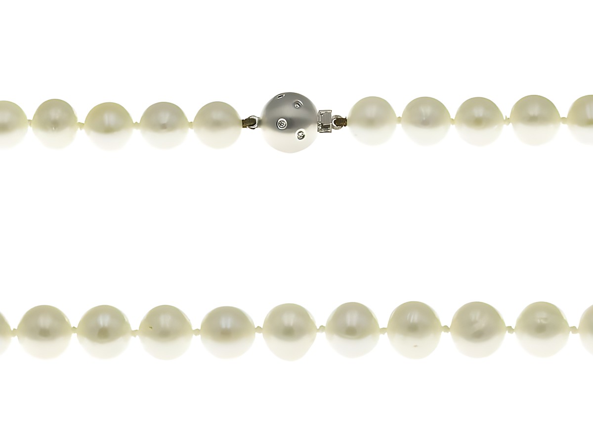 Perlenkette 46 cm in weiß aus Süßwasser Zuchtperlen, elegant und zeitlos, mit hochwertigem Verschluss, Hersteller Juwelier Harnisch, ideal für formelle Anlässe und besondere Anlässe.