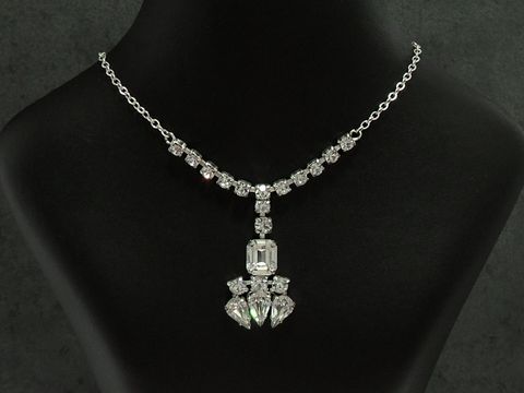 Strass Collier Kette elegant in weiß mit einer Länge von 38 bis 45 cm, gefertigt aus Sterling Silber und silberfarbenen Elementen, Hersteller Juwelier Harnisch.