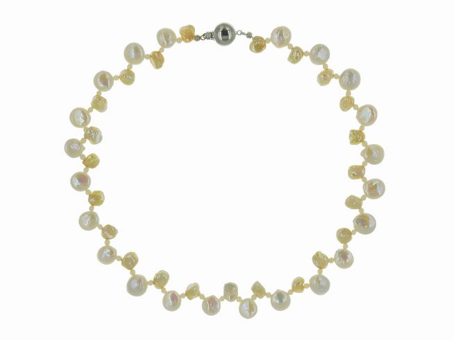 Perlenkette aus Süßwasser-Zuchtperlen in Weiß und Creme, Durchmesser 3-10,5 mm, Länge 44 cm, mit Silberverschluss, besonders Design von Juwelier Harnisch.